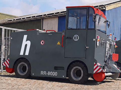 Zweiwege Rangierfahrzeug RR-8000 mit Kabine